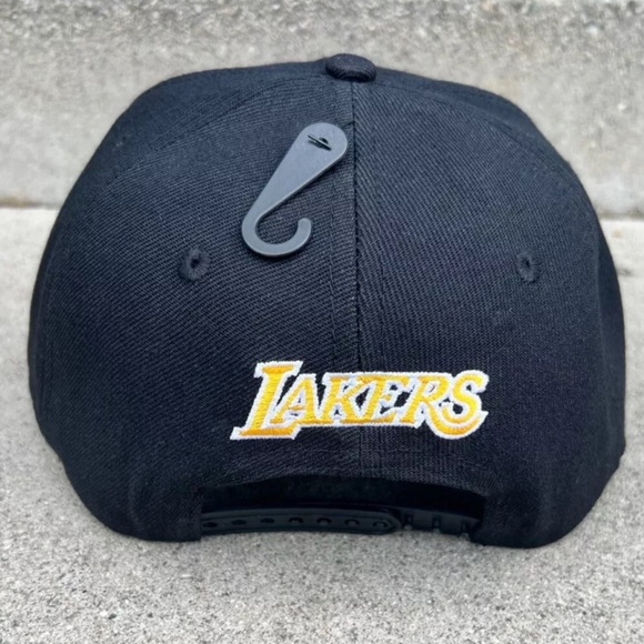 Los Angeles Lakers NBA Ultra Game Team Adjustable Snapback Hat - Picture 2 of 3